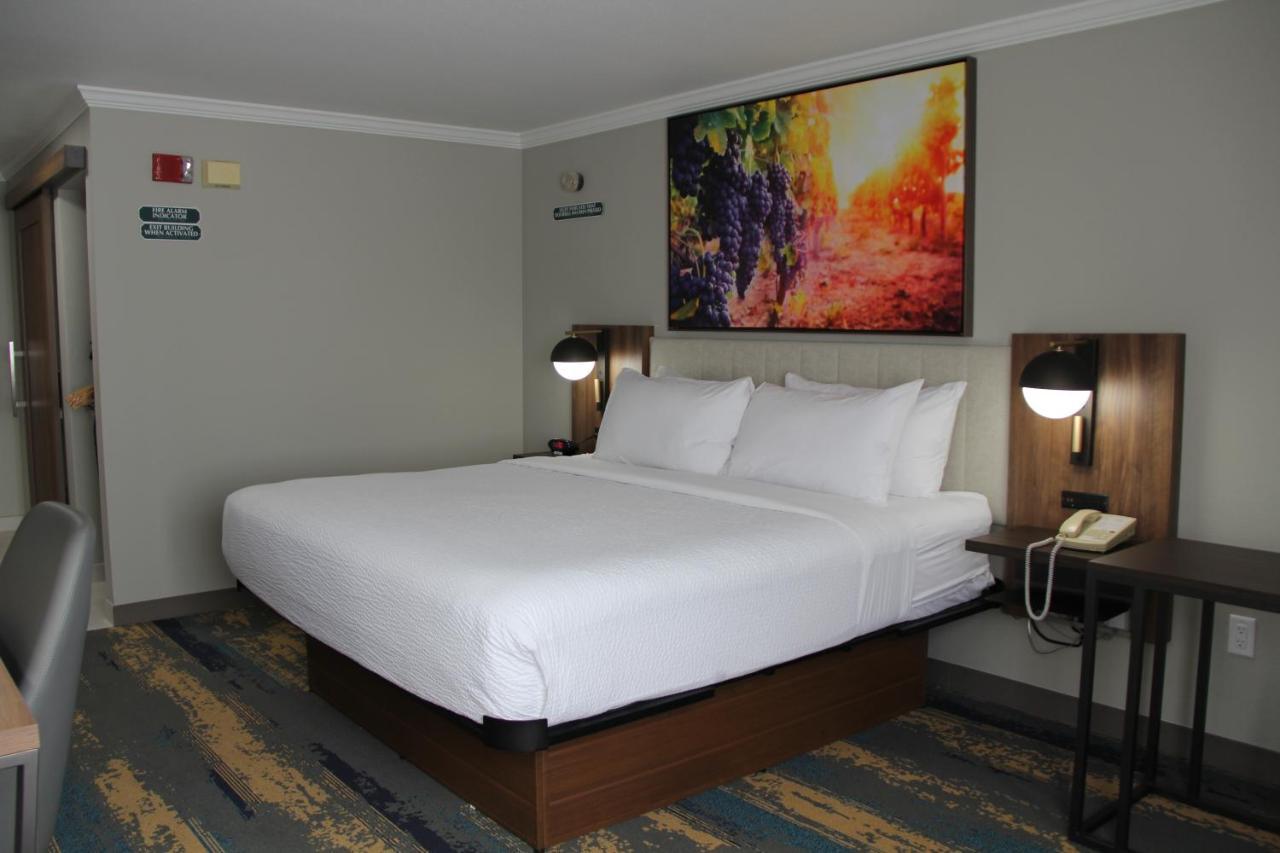 La Quinta Inn & Suites By Wyndham Yakima Downtown Extérieur photo