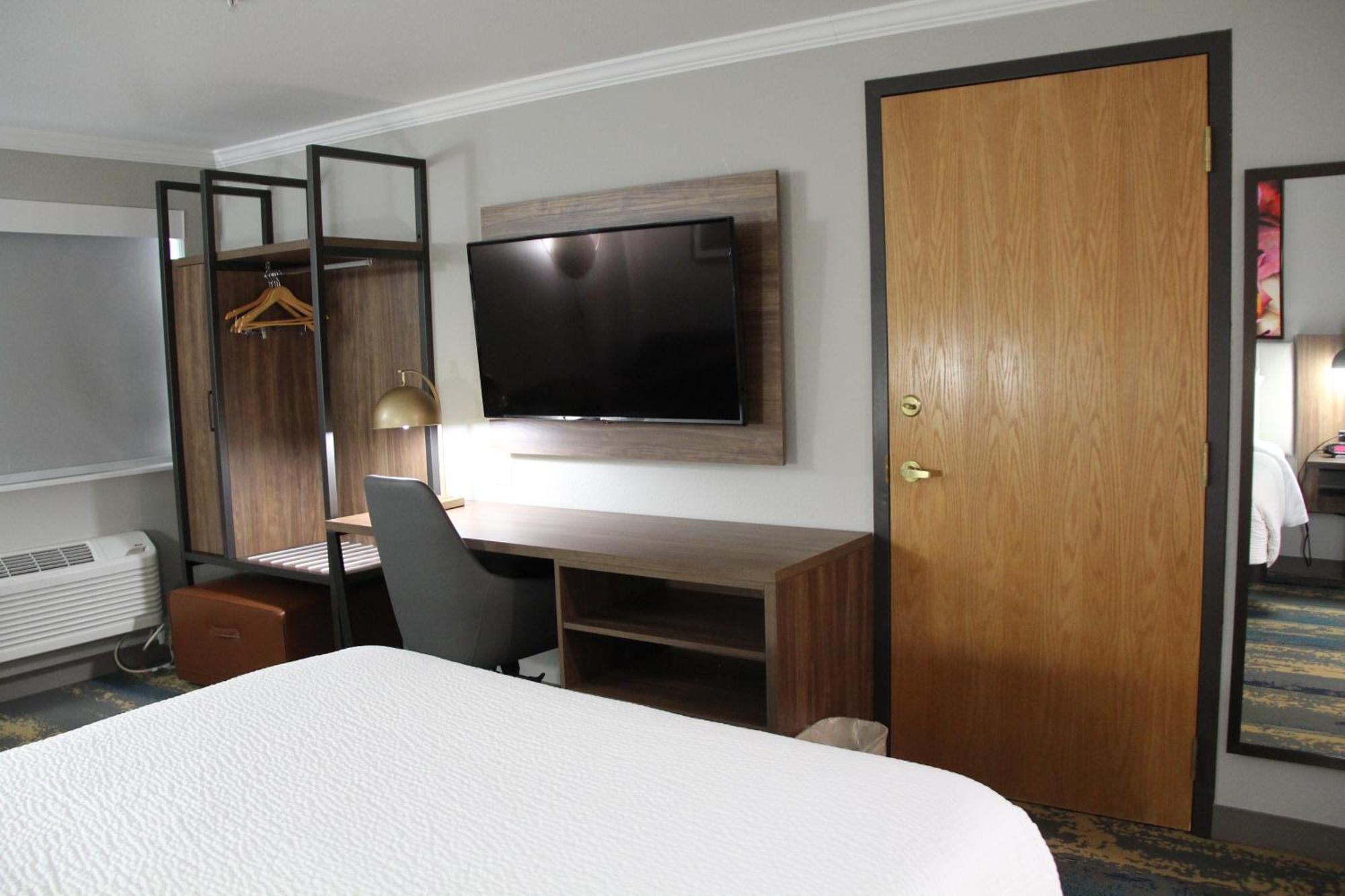La Quinta Inn & Suites By Wyndham Yakima Downtown Extérieur photo