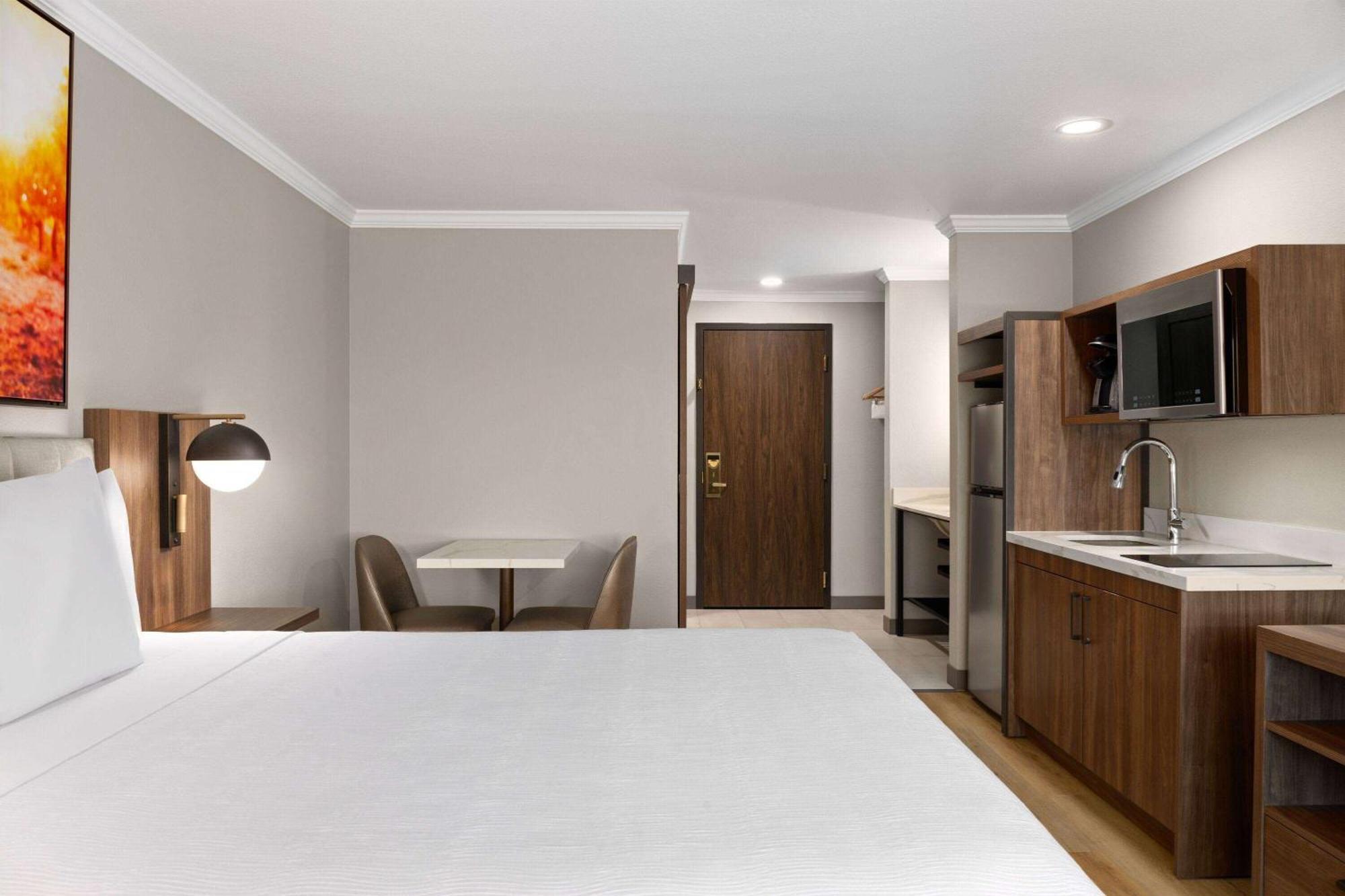 La Quinta Inn & Suites By Wyndham Yakima Downtown Extérieur photo