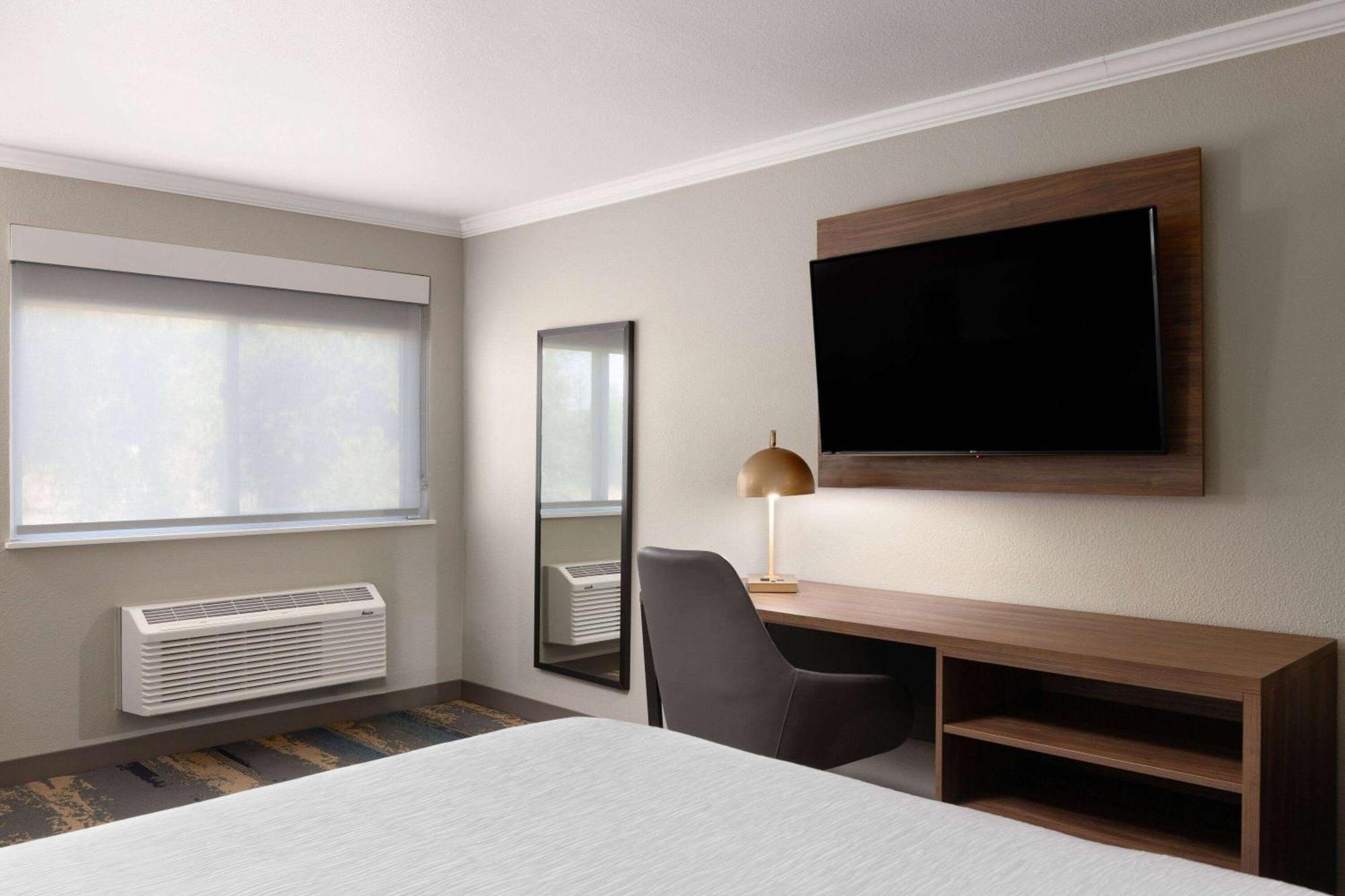 La Quinta Inn & Suites By Wyndham Yakima Downtown Extérieur photo