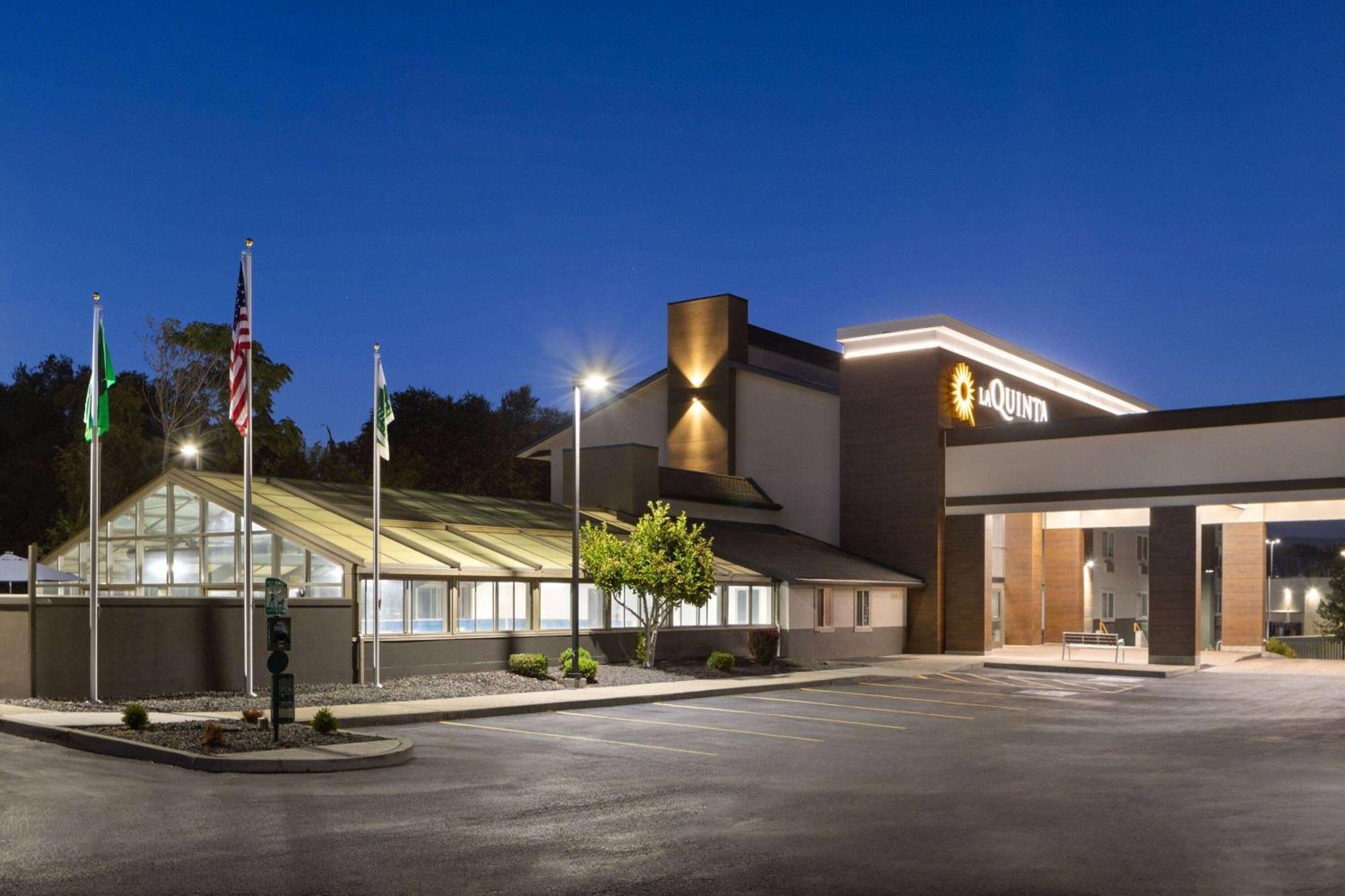 La Quinta Inn & Suites By Wyndham Yakima Downtown Extérieur photo