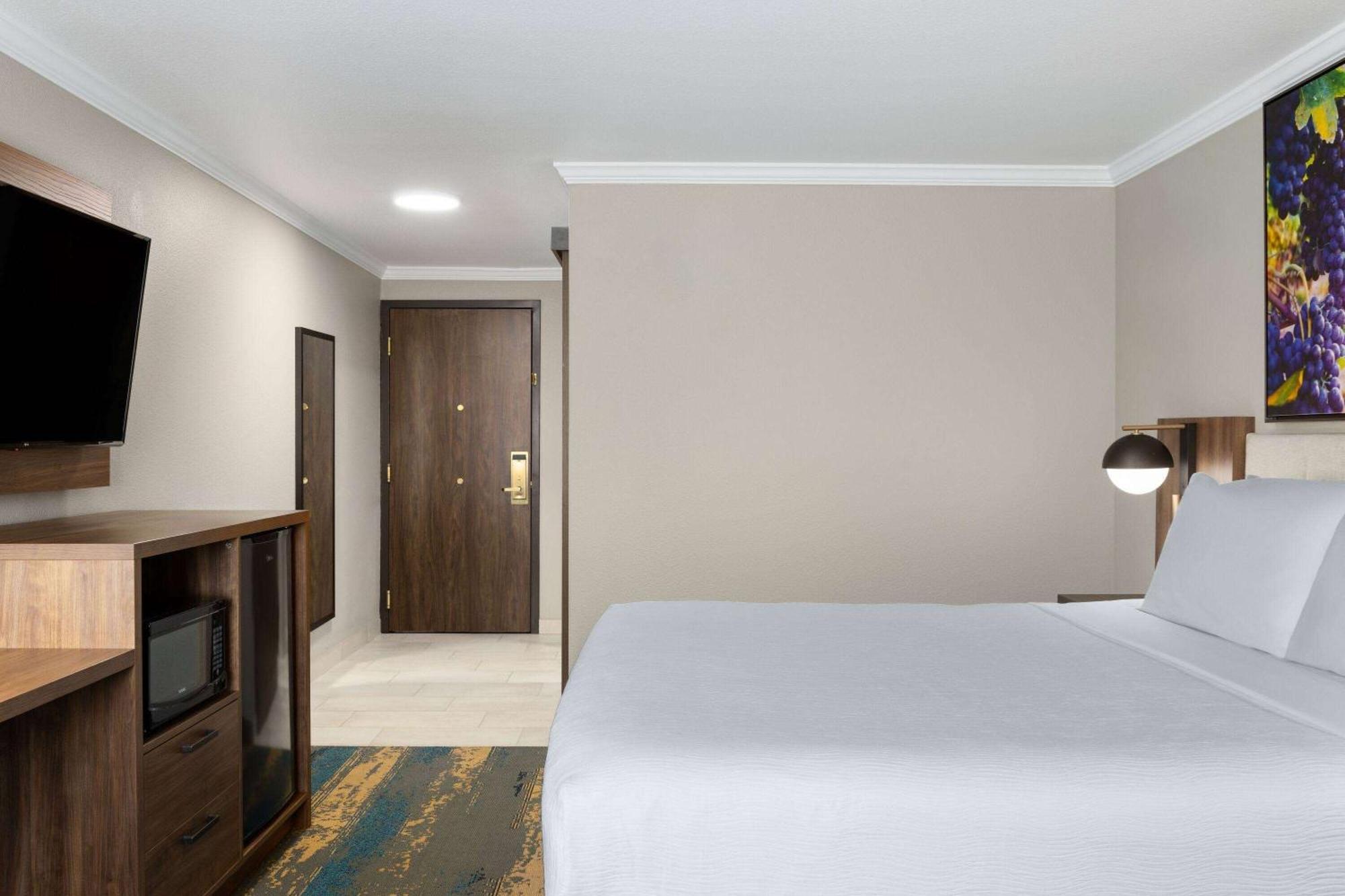 La Quinta Inn & Suites By Wyndham Yakima Downtown Extérieur photo